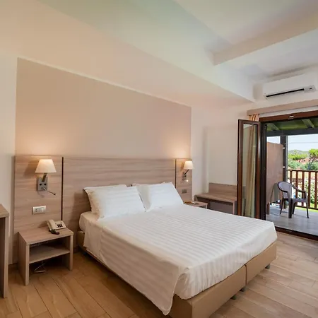 호텔 Portoconte 4*